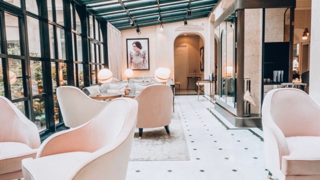 Paris: Melhores hotéis boutique com vista em 2026 6 Le Narcisse Blanc Hotel Spa